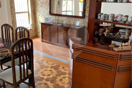 Casa à venda com 4 quartos, sendo 2 suítes,  no Centro, Mairinque, SP