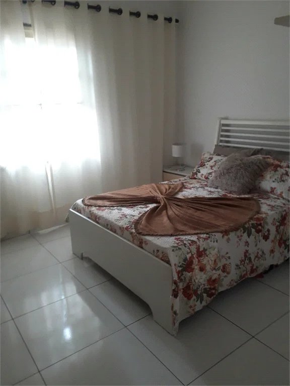 Casa Térrea à venda com 3 quartos em Jardim Nadir, São Paulo, SP