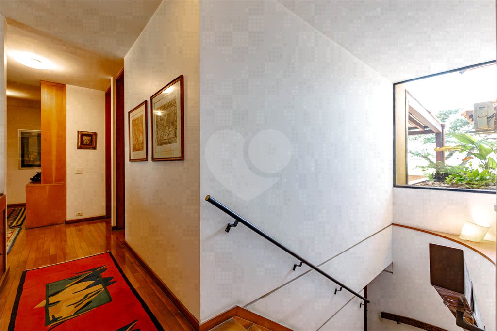 Casa à venda com 4 quartos, sendo 2 suítes, em Jardim Everest, São Paulo, SP