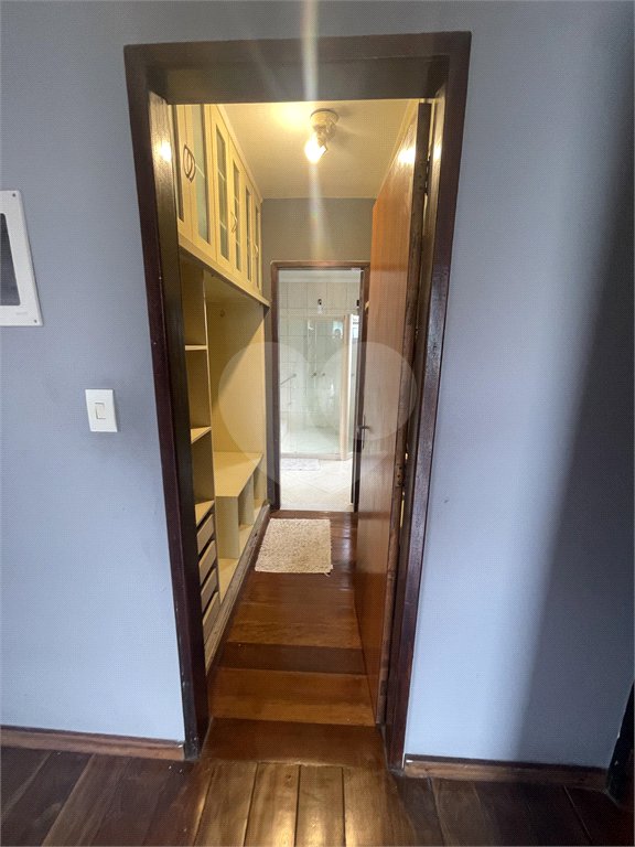 Casa à venda com 5 quartos, sendo 3 suítes, no condomínio Recanto das Palmeiras, Rio de Janeiro - RJ