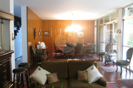 Casa à venda com 4 quartos, sendo 2 suítes, em Jardim Guedala, São Paulo, SP