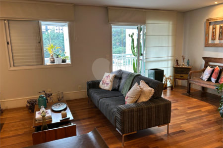 Apartamento à venda com 2 quartos, sendo 1 suíte, em Vila Andrade, São Paulo, SP