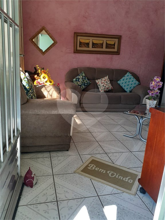Sobrado à venda com 4 quartos em Vila Correa, Ferraz de Vasconcelos, SP