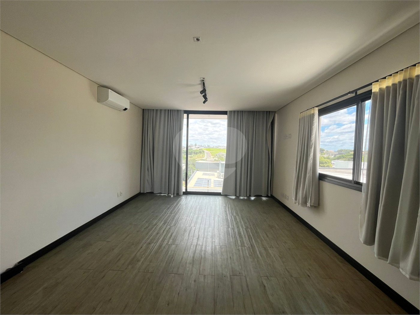 Casa à venda ou para alugar com 4 quartos, sendo 3 suítes, no condomínio Jardim Reserva Bom Viver de Indaiatuba, Indaiatuba - SP