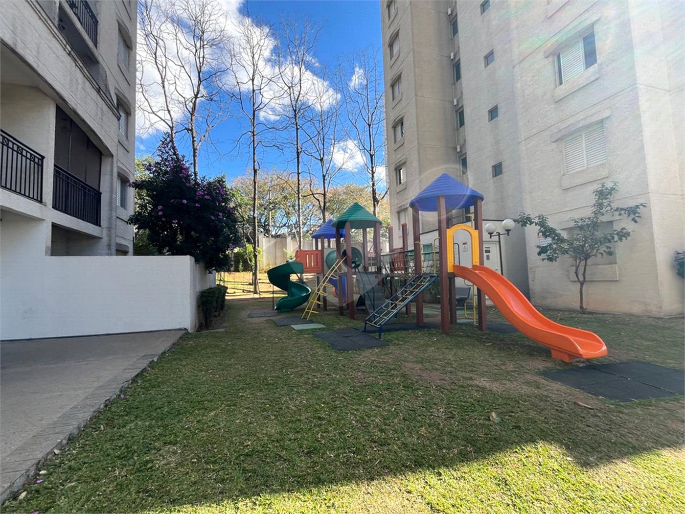Sobrado à venda com 4 quartos, sendo 2 suítes, em Vila Romana, São Paulo, SP