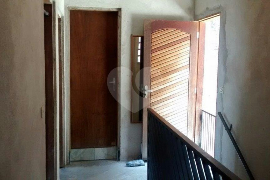 Sobrado à venda com 4 quartos, sendo 1 suíte, em Tremembé, São Paulo, SP