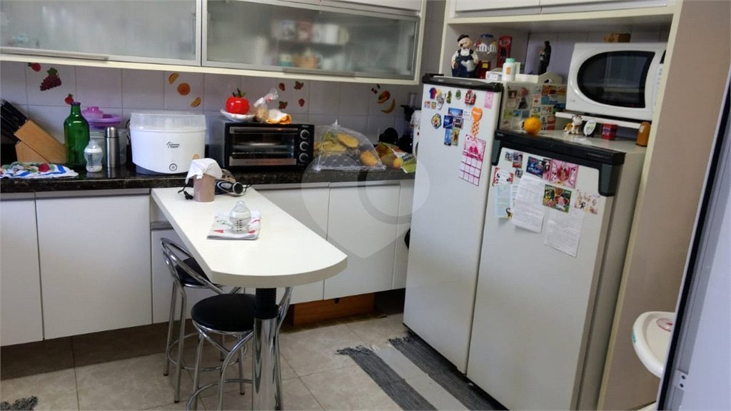 Casa à venda com 3 quartos, sendo 1 suíte, no condomínio Residencial Água Fria, São Paulo - SP
