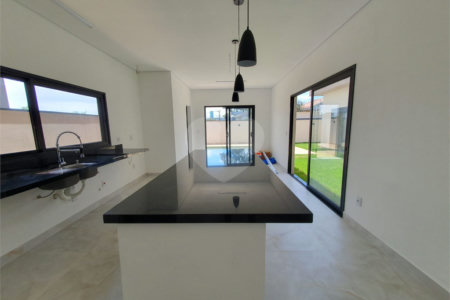 Casa à venda com 3 suítes no condomínio Via Castelli, Louveira - SP
