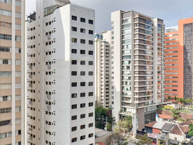 Apartamento à venda com 3 quartos, sendo 2 suítes,  em Moema, São Paulo, SP