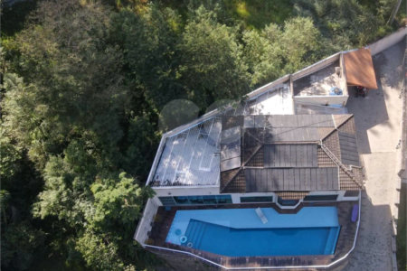 Casa à venda com 3 quartos, sendo 2 suítes, no condomínio : Conjunto Residencial Itaguaçu, São Paulo - SP