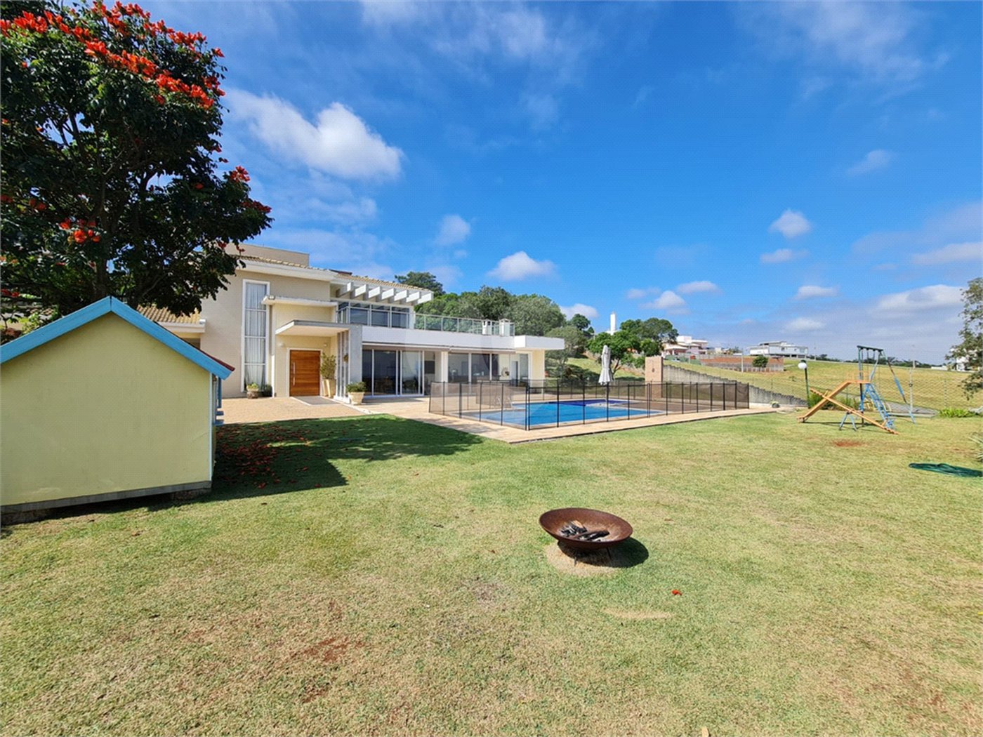 Casa à venda ou para alugar com 4 suítes no condomínio Residencial Jardim Primavera, Louveira - SP