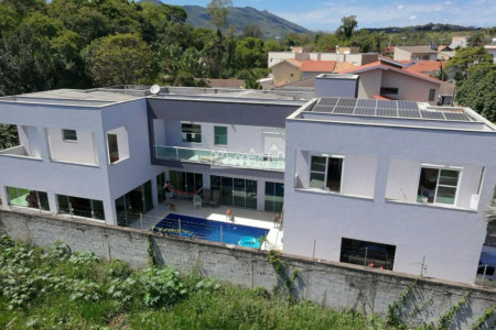Casa à venda com 5 quartos, sendo 3 suítes, em Loteamento Jardim Morumbi, Atibaia, SP
