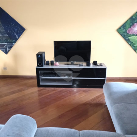 Casa à venda com 4 quartos, sendo 3 suítes, no condomínio Arujá 5, Arujá - SP