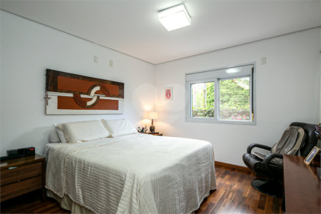 Casa à venda com 5 quartos, sendo 4 suítes, no condomínio Villa de Monterey, São Paulo - SP