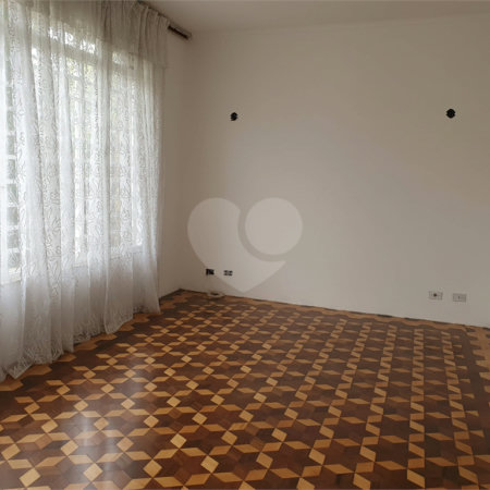 Casa à venda com 3 quartos, sendo 1 suíte, em Santo Amaro, São Paulo, SP