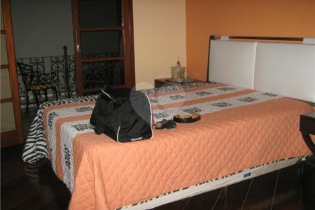 Casa à venda com 4 quartos, sendo 2 suítes, no condomínio Estância Marambaia, Vinhedo - SP