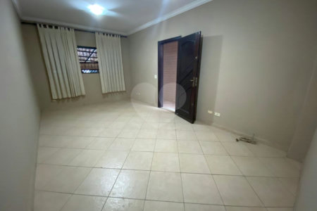Casa à venda com 3 quartos, sendo 1 suíte, em Vila Valença, São Vicente, SP
