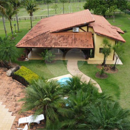 Casa à venda com 8 quartos, sendo 4 suítes, no condomínio Santa Filomena, Salto - SP