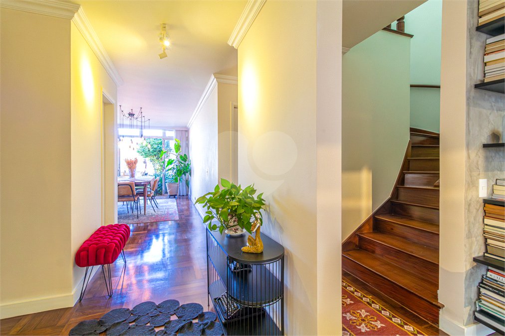 Casa à venda com 3 quartos, sendo 1 suíte, em Alto da Boa Vista, São Paulo, SP