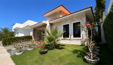 Casa à venda com 3 suítes no condomínio Florais da Mata, Várzea Grande - MT