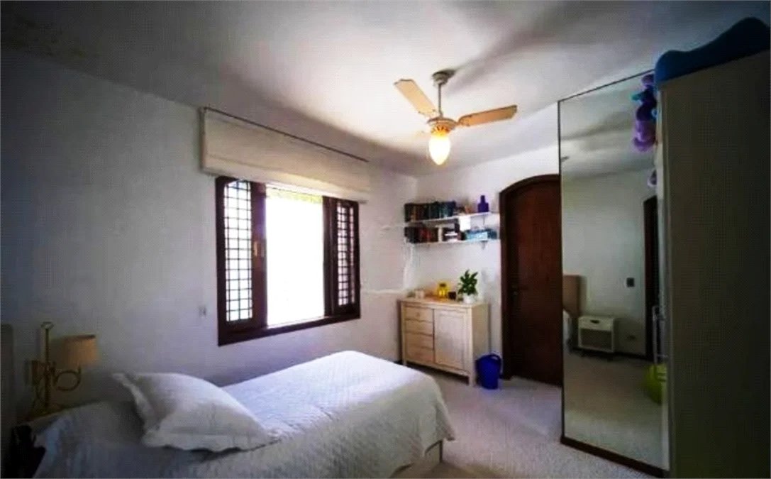 Casa à venda com 5 quartos, sendo 2 suítes, em Jardim Everest, São Paulo, SP