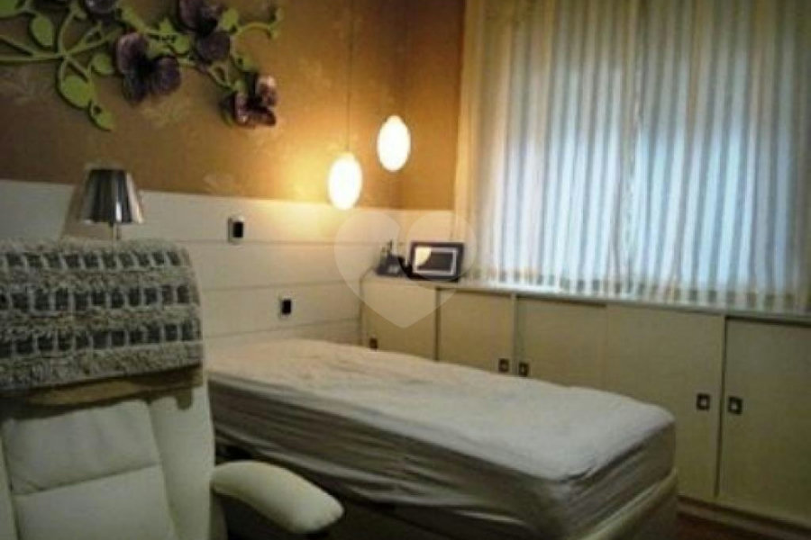 Casa à venda com 4 quartos, sendo 3 suítes, no condomínio Residencial Jardim Itatinga, São Paulo - SP