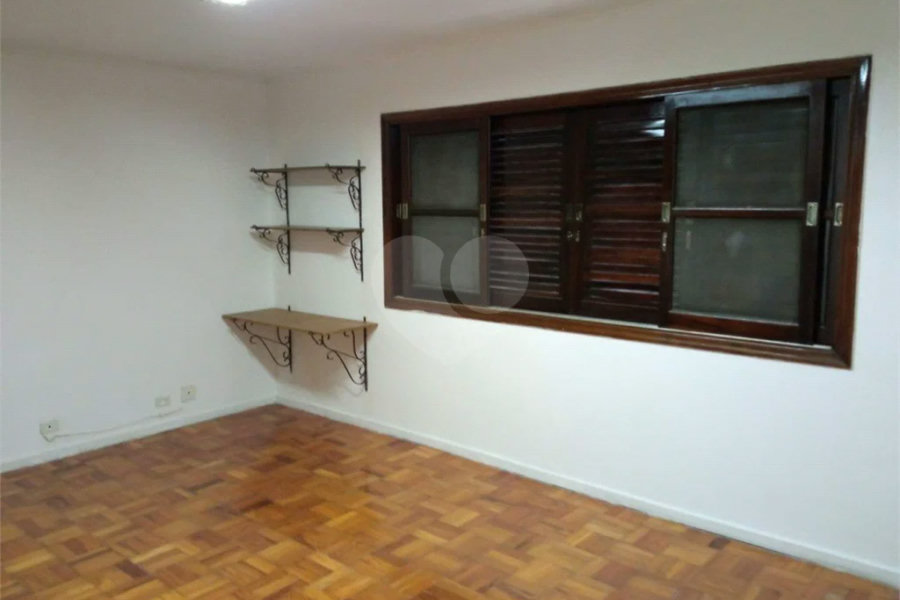 Excelente Sobrado com 04 suítes. Venha fazer uma visita.