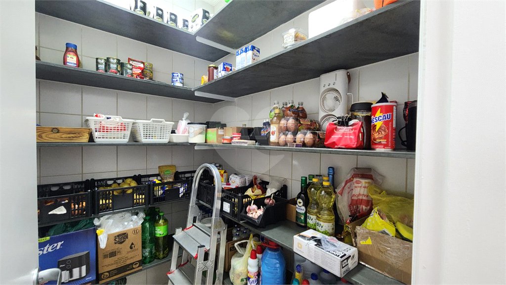 Casa à venda com 4 quartos, sendo 2 suítes, no condomínio Marambaia, Vinhedo - SP
