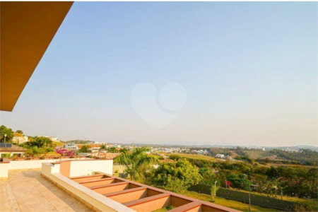 Casa à venda com 4 quartos, sendo 2 suítes, no condomínio Residencial Jardim Primavera, Louveira - SP