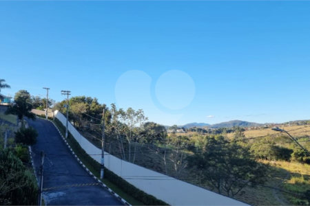 Casa à venda com 4 suítes no condomínio Osato, Atibaia - SP