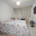 Casa à venda com 3 quartos, sendo 1 suíte, no condomínio Vila Paiva, São Paulo - SP
