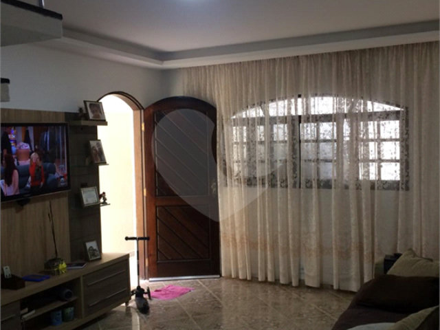 Casa à venda com 3 quartos, sendo 1 suíte,  em Jardim Adriana, Guarulhos, SP
