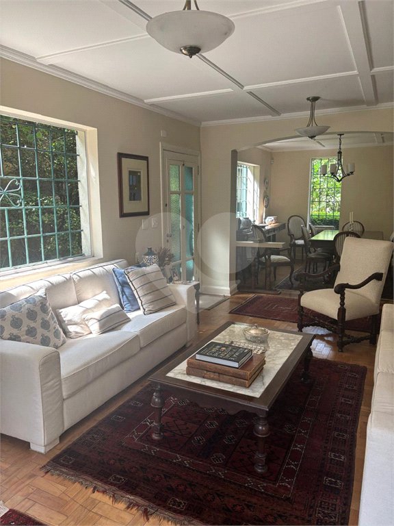 Casa à venda com 5 quartos, sendo 3 suítes, em Jardim América, São Paulo, SP