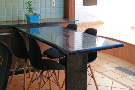 Casa à venda com 3 quartos, sendo 1 suíte, no condomínio Portal dos Pinheiros, Ribeirão Preto - SP