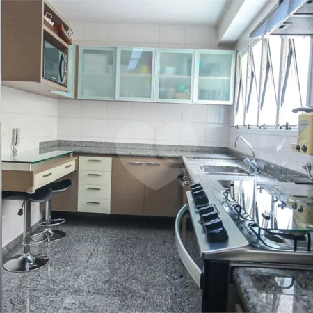 Apartamento à venda com 3 suítes em Real Parque, São Paulo, SP