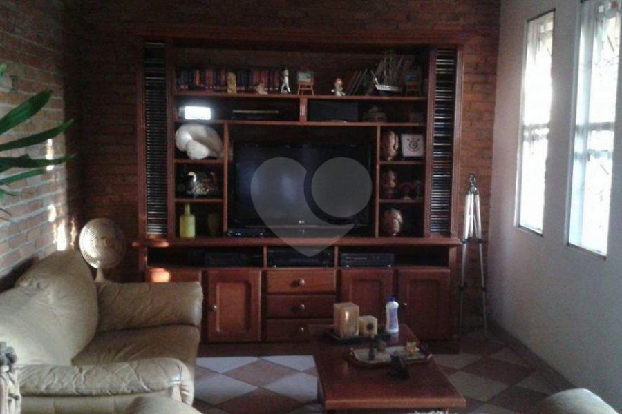 Casa Térrea à venda com 3 quartos, sendo 1 suíte, em Parque Peruche, São Paulo, SP