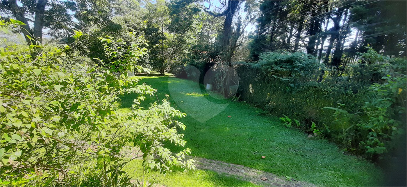 Sobrado à venda com 3 suítes em Serra da Cantareira, Mairiporã, SP