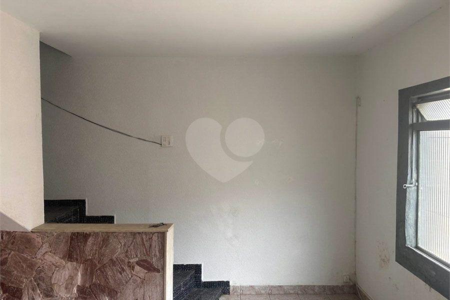 Sobrado à venda com 2 quartos em Vila Zat, São Paulo, SP