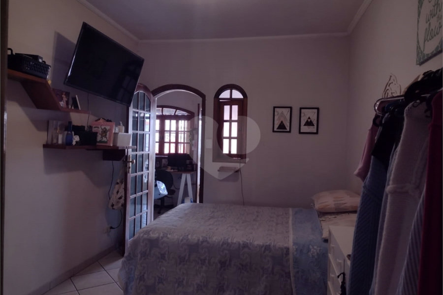 Casa à venda com 4 quartos, sendo 2 suítes, em Vila Gustavo, São Paulo, SP
