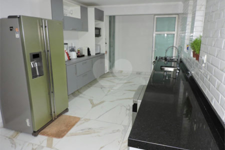Casa à venda com 5 suítes em Paraisópolis, São Paulo, SP