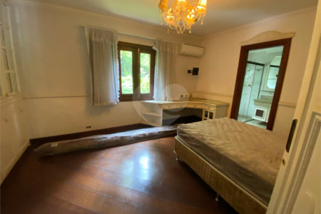 Casa à venda ou para alugar com 5 quartos, sendo 3 suítes,  em Fazenda Morumbi, São Paulo, SP