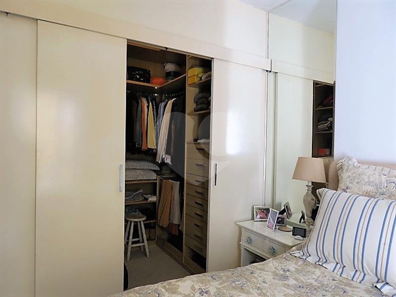 Casa à venda com 4 quartos, sendo 2 suítes, em Jardim Morumbi, São Paulo, SP