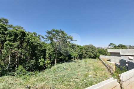 Casa à venda com 4 quartos, sendo 2 suítes, no condomínio Jaboticabeiras, Atibaia - SP