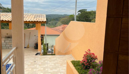 Casa à venda com 3 quartos, sendo 1 suíte, no condomínio Mirante da Mantiqueira, Mairiporã - SP