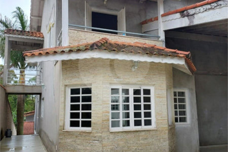 Sobrado à venda com 3 quartos, sendo 1 suíte, em Jardim Fonte Áurea, Poá, SP