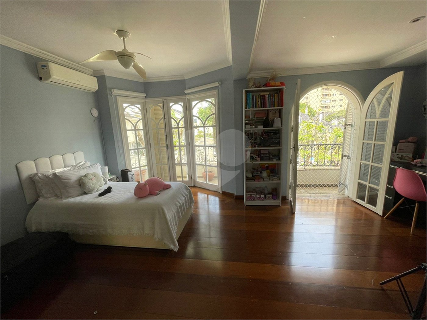 Casa em condomínio à venda ou para alugar com 4 quartos, sendo 3 suítes,  em Jardim Panorama, São Paulo, SP