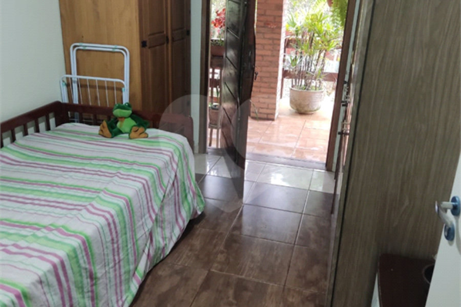 Casa à venda com 3 quartos, sendo 2 suítes, no condomínio Residencial Jardim Lago da Cantareira, Mairiporã - SP