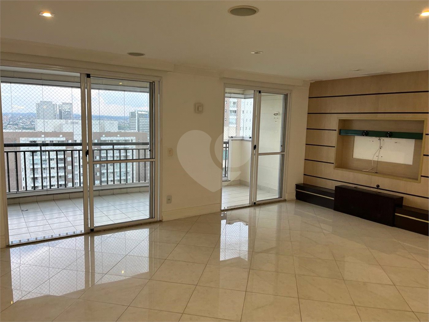 Apartamento para alugar com 3 suítes em Alphaville Centro Industrial e Empresarial/alphaville., Barueri, SP