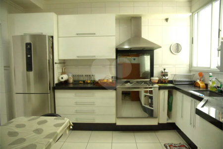 Sobrado à venda com 4 quartos, sendo 2 suítes, em Nova Petrópolis, São Bernardo do Campo, SP