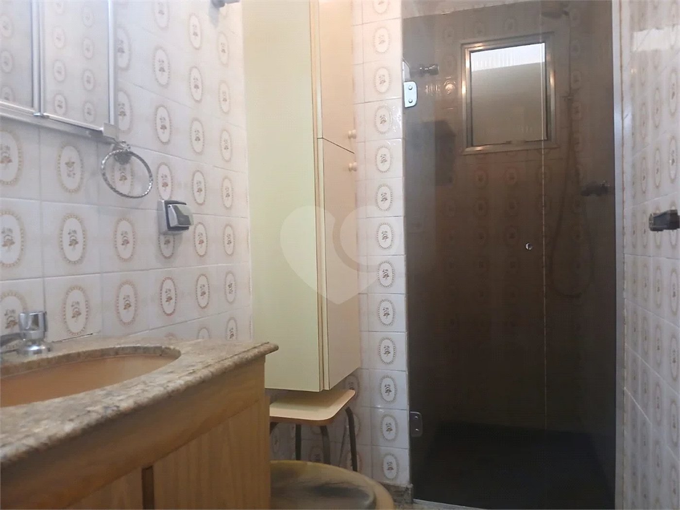 Apartamento a venda com porteira fechada no Belem com 95m com 03 dormitórios espaçoso sendo um suíte, 2 vagas. Aceita Permuta.